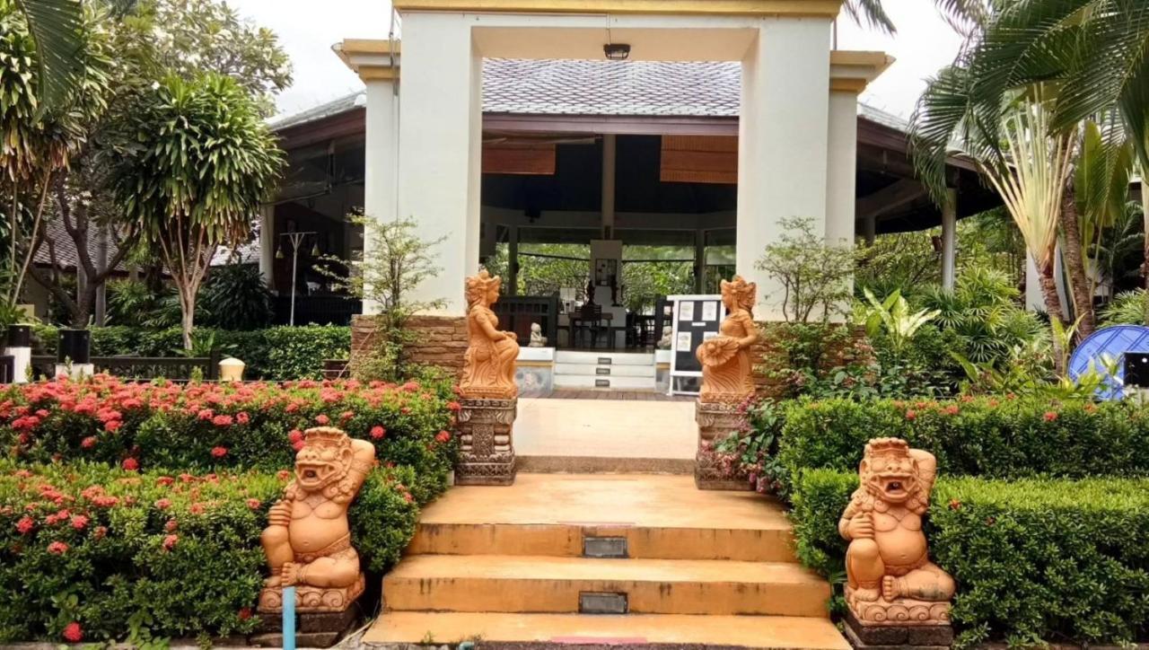 Golden Pine Beach Resort Pranburi Kültér fotó