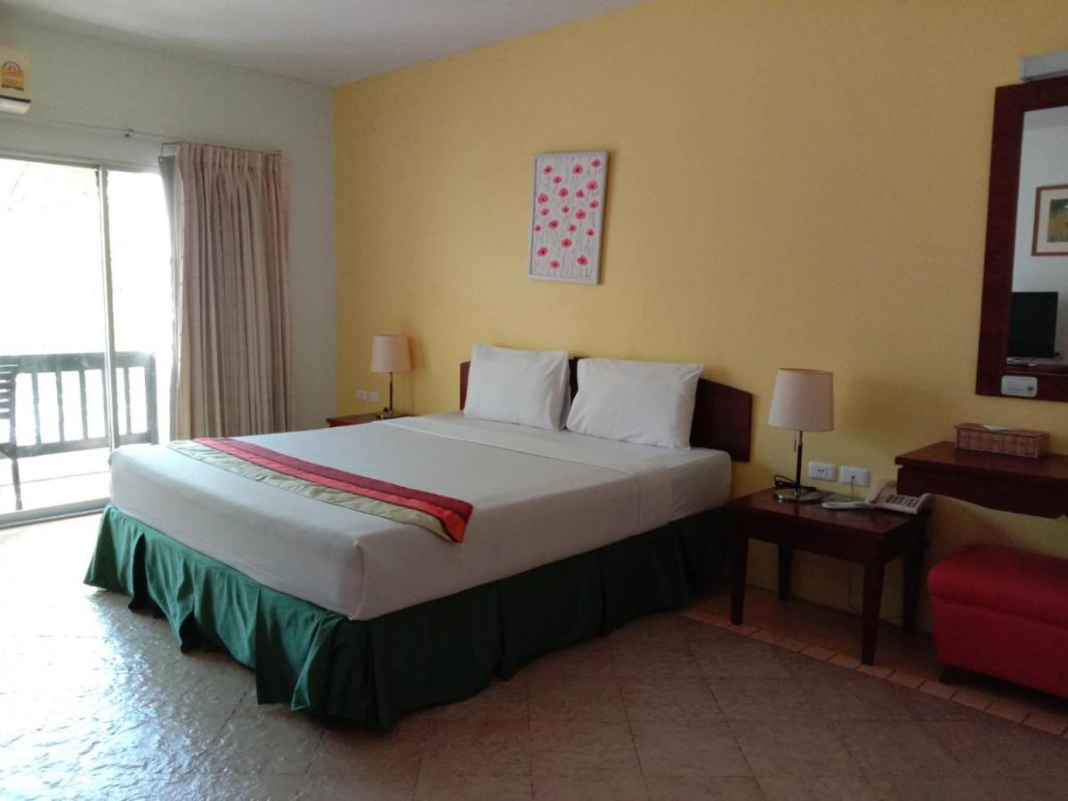 Golden Pine Beach Resort Pranburi Kültér fotó