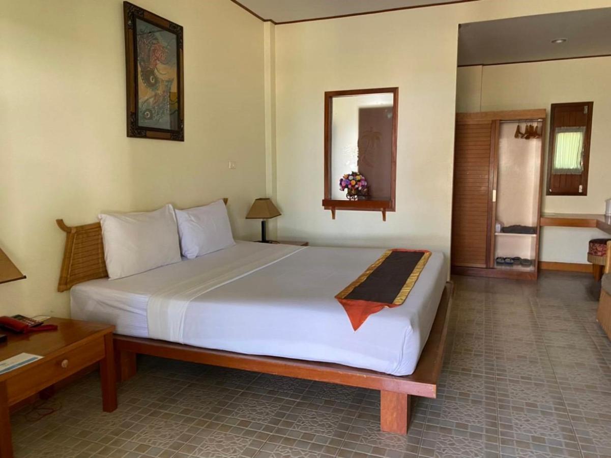 Golden Pine Beach Resort Pranburi Kültér fotó