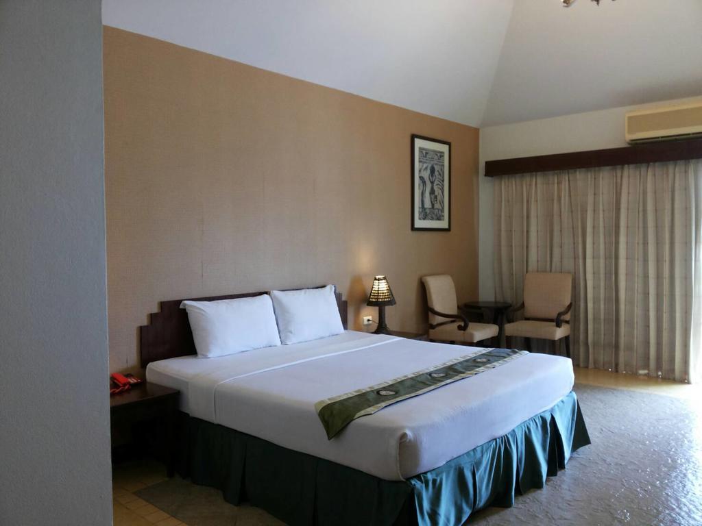 Golden Pine Beach Resort Pranburi Kültér fotó