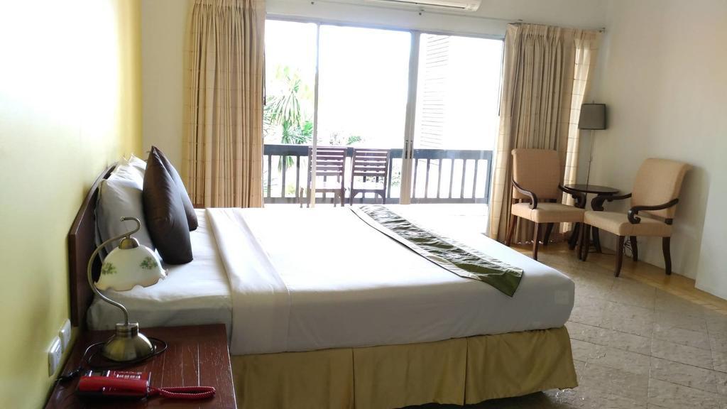 Golden Pine Beach Resort Pranburi Kültér fotó