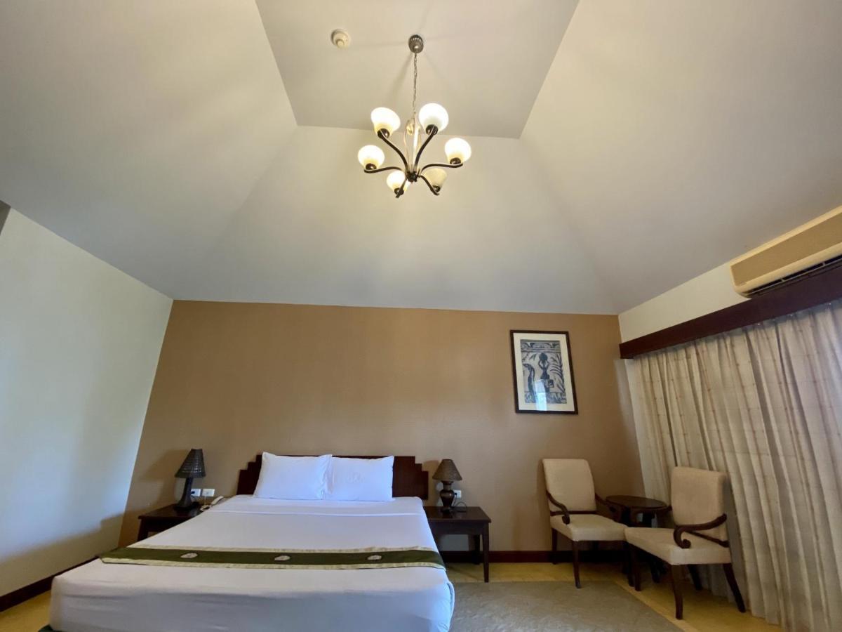 Golden Pine Beach Resort Pranburi Kültér fotó